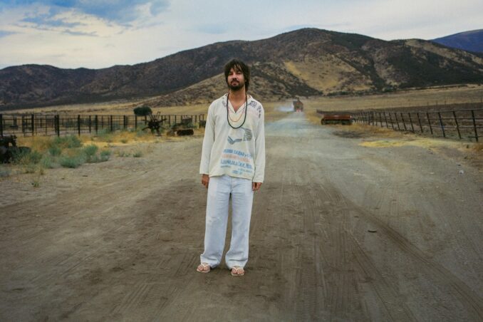 Duben 2026 v hudebních akcích: Psychedeličtí Tame Impala nebo argentinský skladatel Gustavo Santaolalla